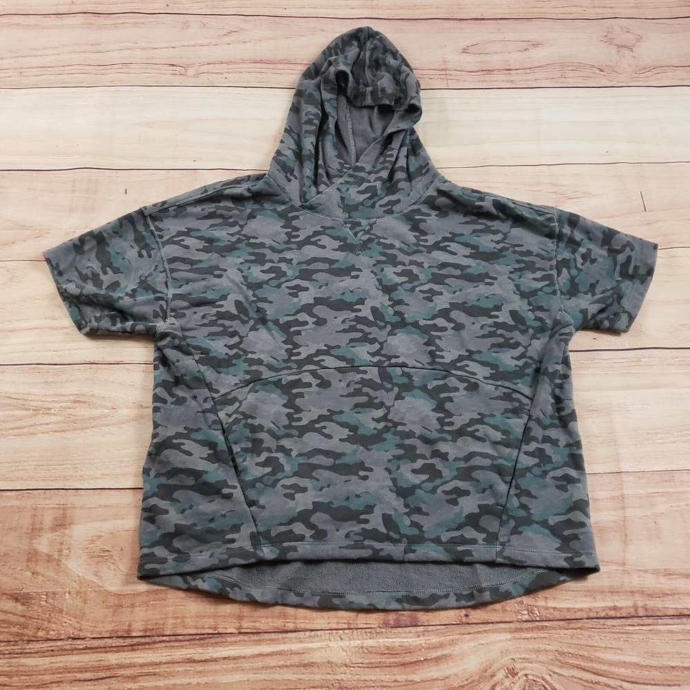 Fabletics Sweater Womens Medium Gray Sweatshirt Camo Short Sleeve Active Ladies